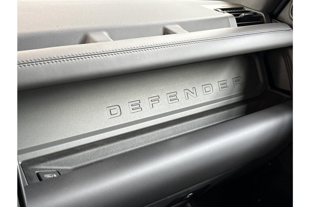 Land Rover Defender 110 P300e Dynamic HSE Edition, foto 22 van 39
