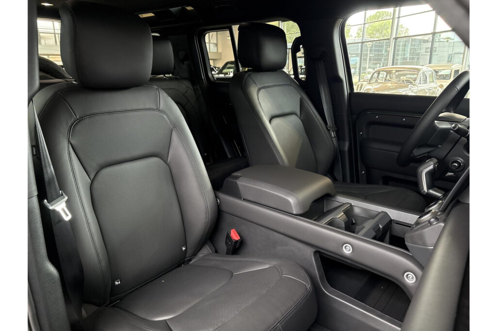 Land Rover Defender 110 P300e Dynamic HSE Edition, foto 7 van 39