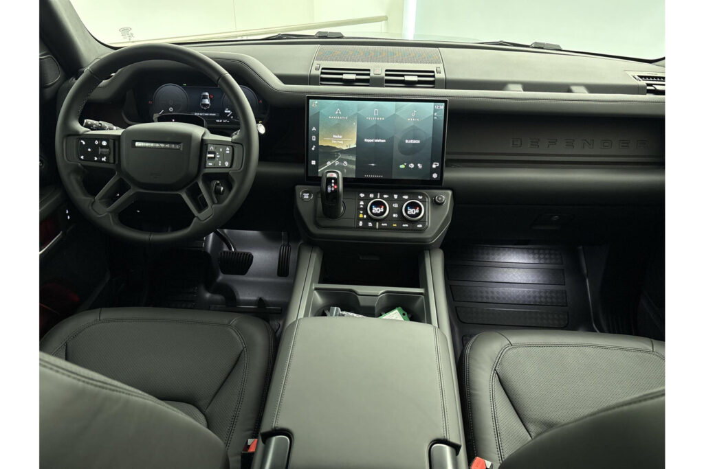 Land Rover Defender 110 P300e SE Dynamic Edition, foto 7 van 31