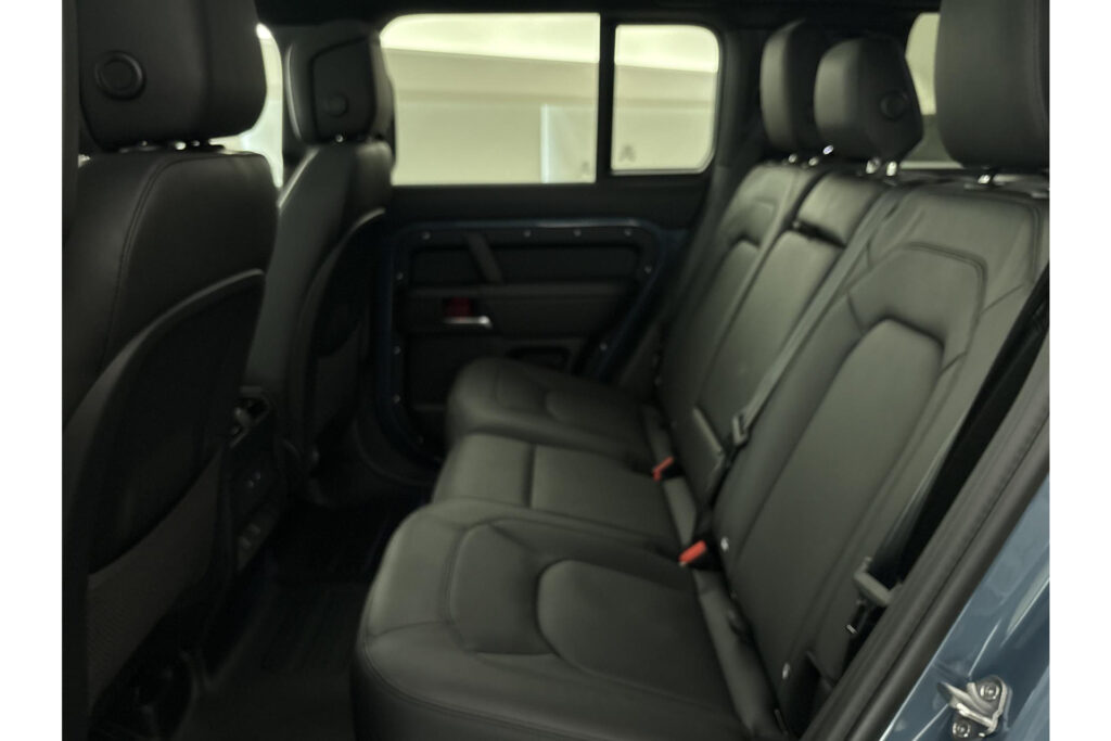 Land Rover Defender 110 P300e SE Dynamic Edition, foto 9 van 31
