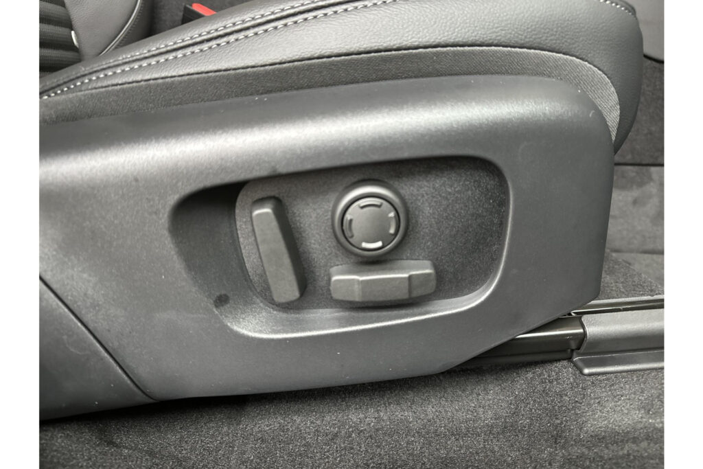 Land Rover Discovery Sport P270e Business Edition, foto 11 van 30
