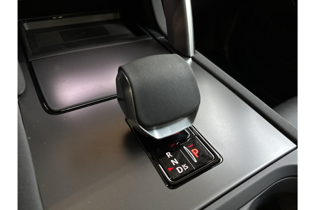 Land Rover Discovery Sport P270e Business Edition, foto 16 van 30