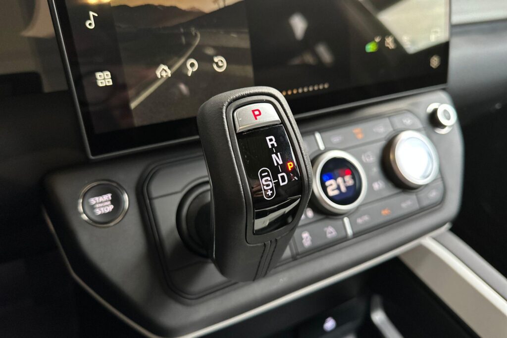 Land Rover Defender 110 P300e Forest Edition, foto 15 van 54