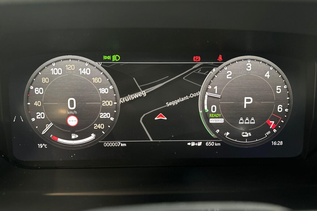 Land Rover Defender 110 P300e Forest Edition, foto 17 van 54