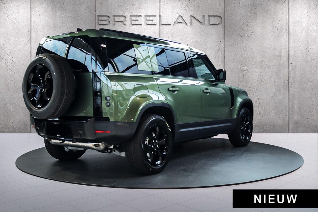 Land Rover Defender 110 P300e Forest Edition, foto 2 van 54