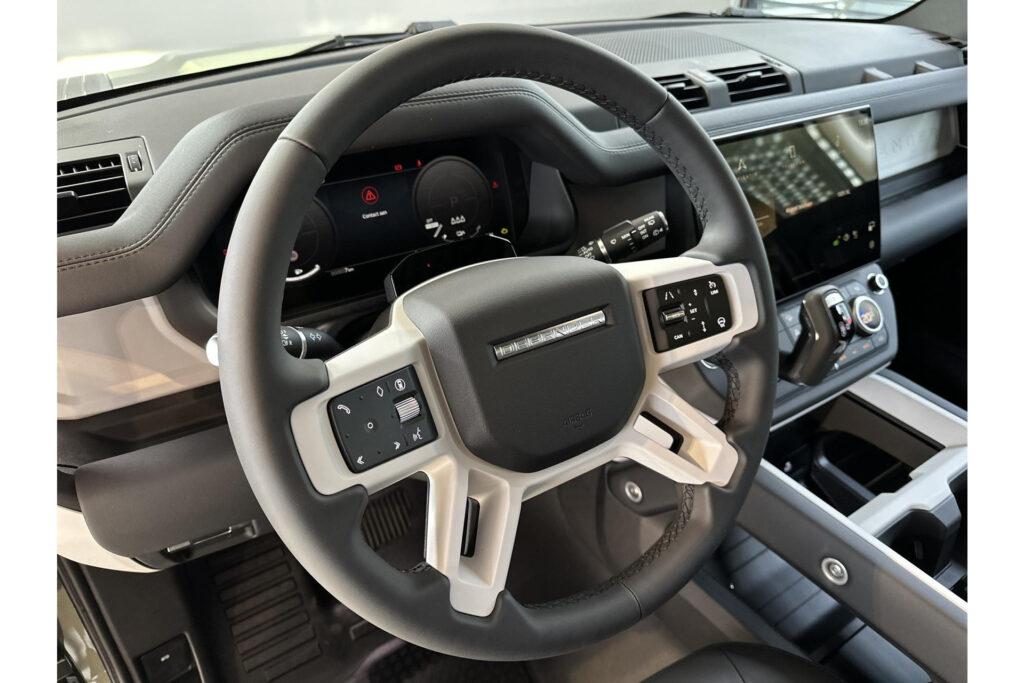 Land Rover Defender 110 P300e Forest Edition, foto 40 van 54