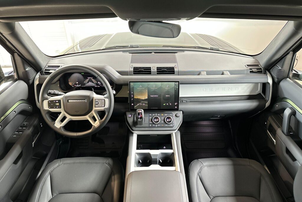 Land Rover Defender 110 P300e Forest Edition, foto 5 van 54