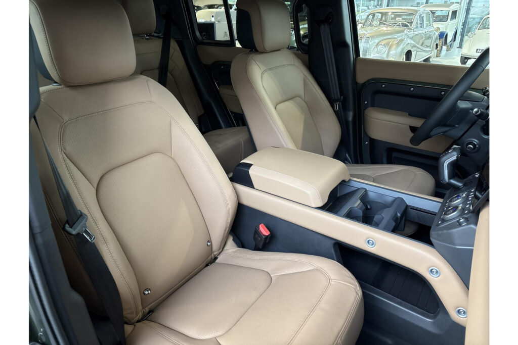 Land Rover Defender 110 P300e Dynamic HSE Edition, foto 10 van 41