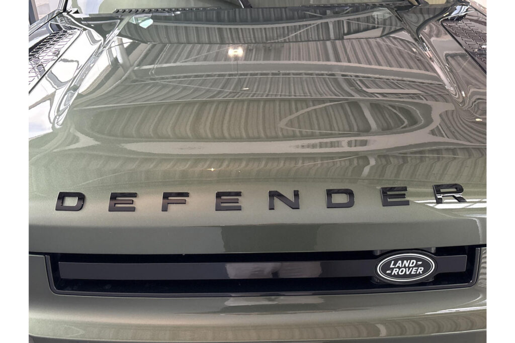 Land Rover Defender 110 P300e Dynamic HSE Edition, foto 24 van 41