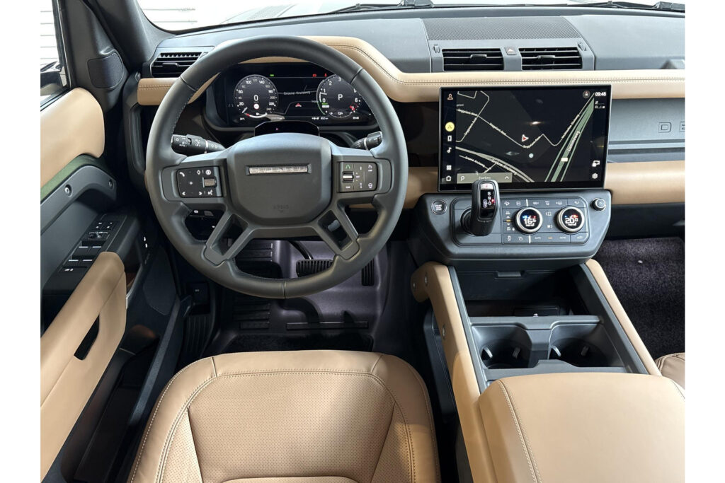 Land Rover Defender 110 P300e Dynamic HSE Edition, foto 26 van 41