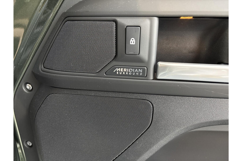 Land Rover Defender 110 P300e Dynamic HSE Edition, foto 13 van 41