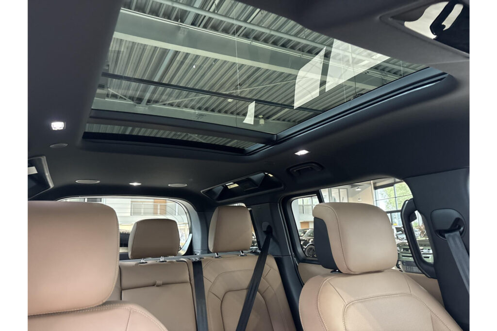 Land Rover Defender 110 P300e Dynamic HSE Edition, foto 14 van 41