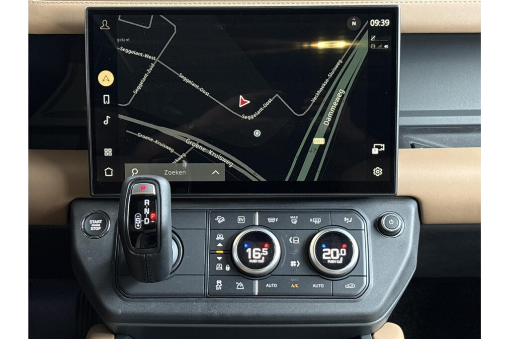 Land Rover Defender 110 P300e Dynamic HSE Edition, foto 15 van 41