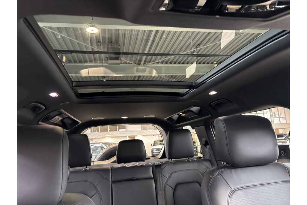 Land Rover Defender 110 P300e Dynamic HSE Edition, foto 14 van 39
