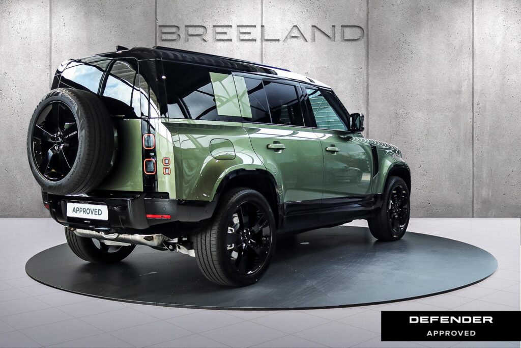Land Rover Defender 110 P300e Dynamic HSE Edition, foto 2 van 39