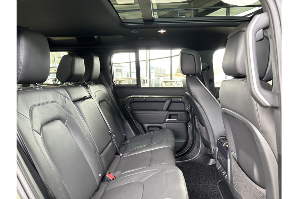 Land Rover Defender 110 P300e Dynamic HSE Edition, foto 5 van 39