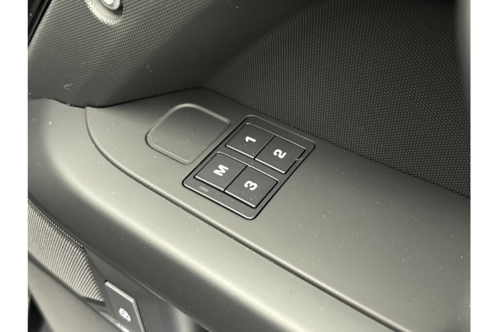 Land Rover Defender 110 P300e Dynamic SE Edition, foto 11 van 23