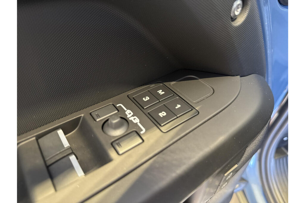 Land Rover Defender 110 P300e 110 Dynamic SE Edition, foto 12 van 25