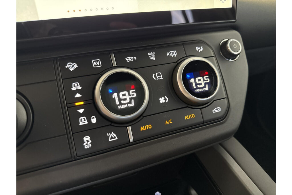 Land Rover Defender 110 P300e 110 Dynamic SE Edition, foto 17 van 25