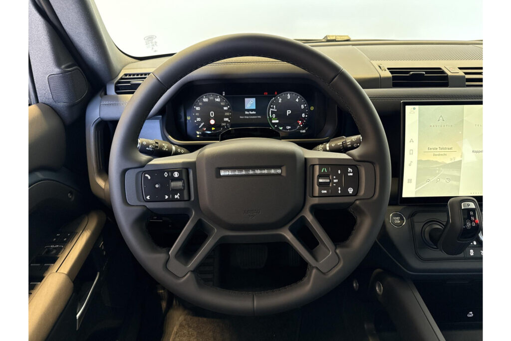 Land Rover Defender 110 P300e 110 Dynamic SE Edition, foto 18 van 25