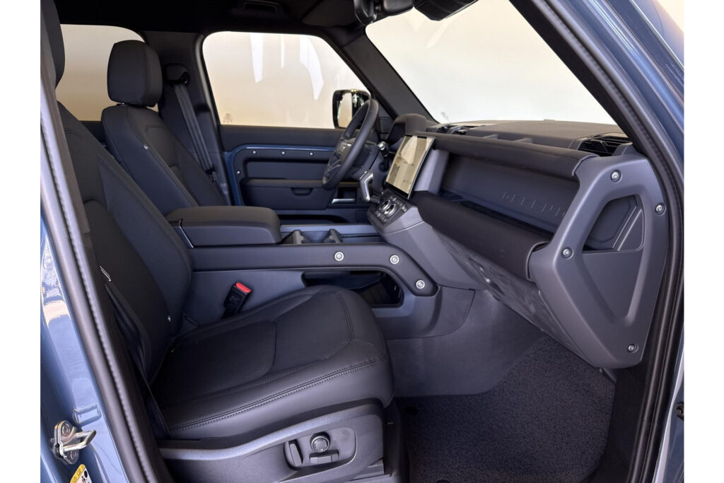 Land Rover Defender 110 P300e 110 Dynamic SE Edition, foto 3 van 25