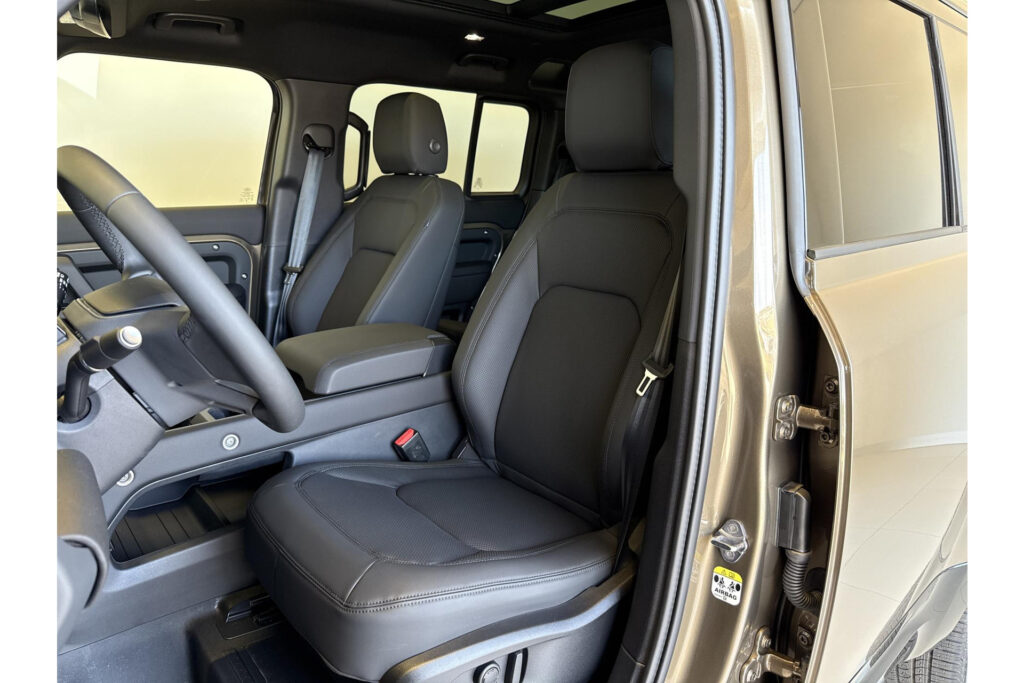 Land Rover Defender 110 P300e Dynamic SE Edition, foto 10 van 25
