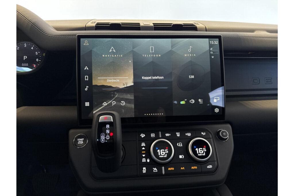 Land Rover Defender 110 P300e Dynamic SE Edition, foto 15 van 25
