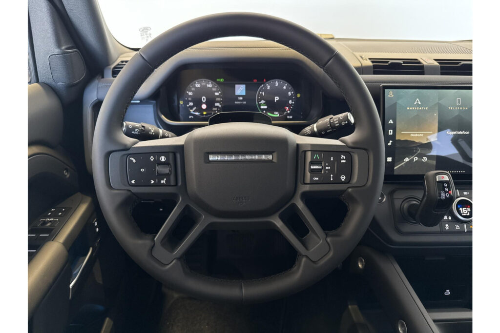 Land Rover Defender 110 P300e Dynamic SE Edition, foto 18 van 25