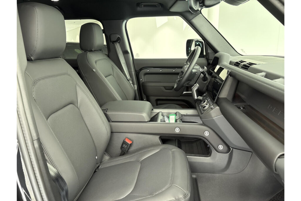 Land Rover Defender 110 P300e Dynamic SE Edition, foto 8 van 34