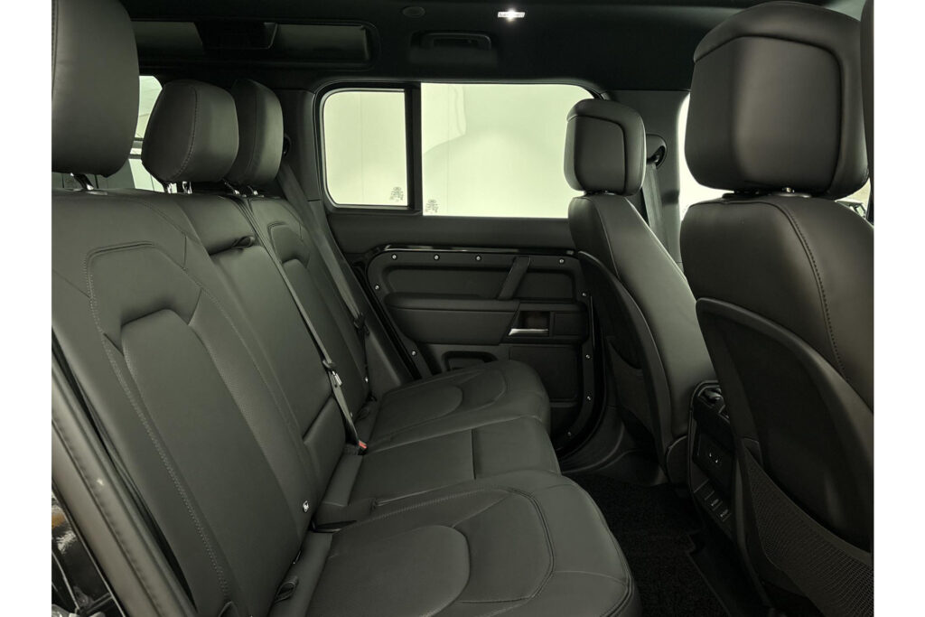 Land Rover Defender 110 P300e X-Dynamic HSE Edition, foto 8 van 29