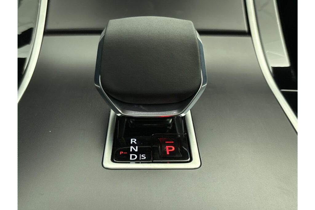 Land Rover Range Rover Velar P400e Belgravia Edition, foto 25 van 46