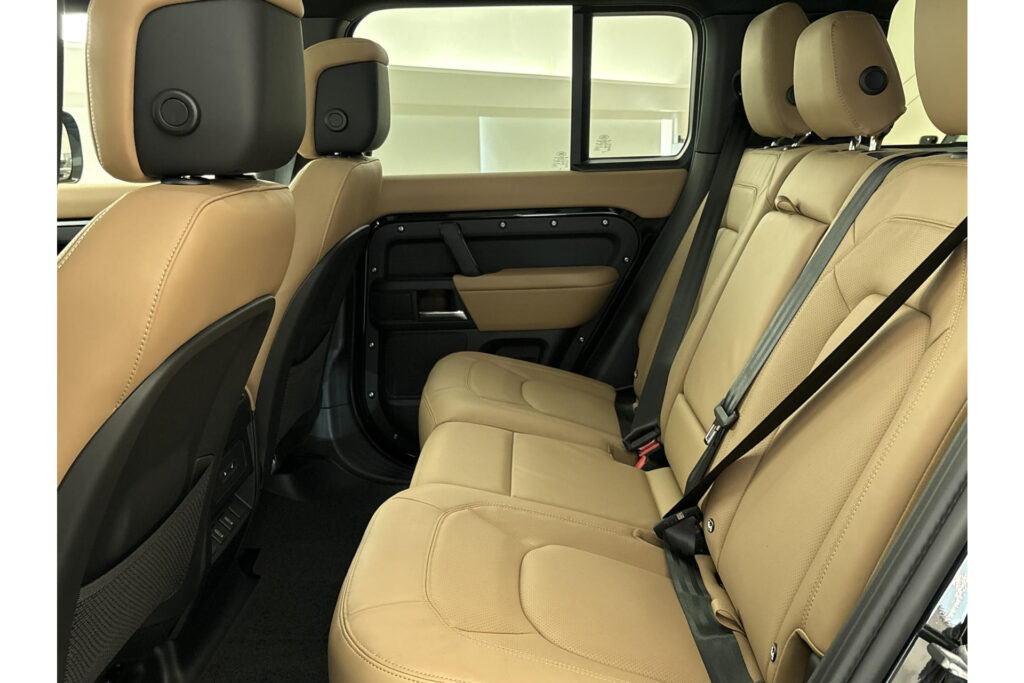 Land Rover Defender 110 P300e HSE Dynamic Edition, foto 10 van 42
