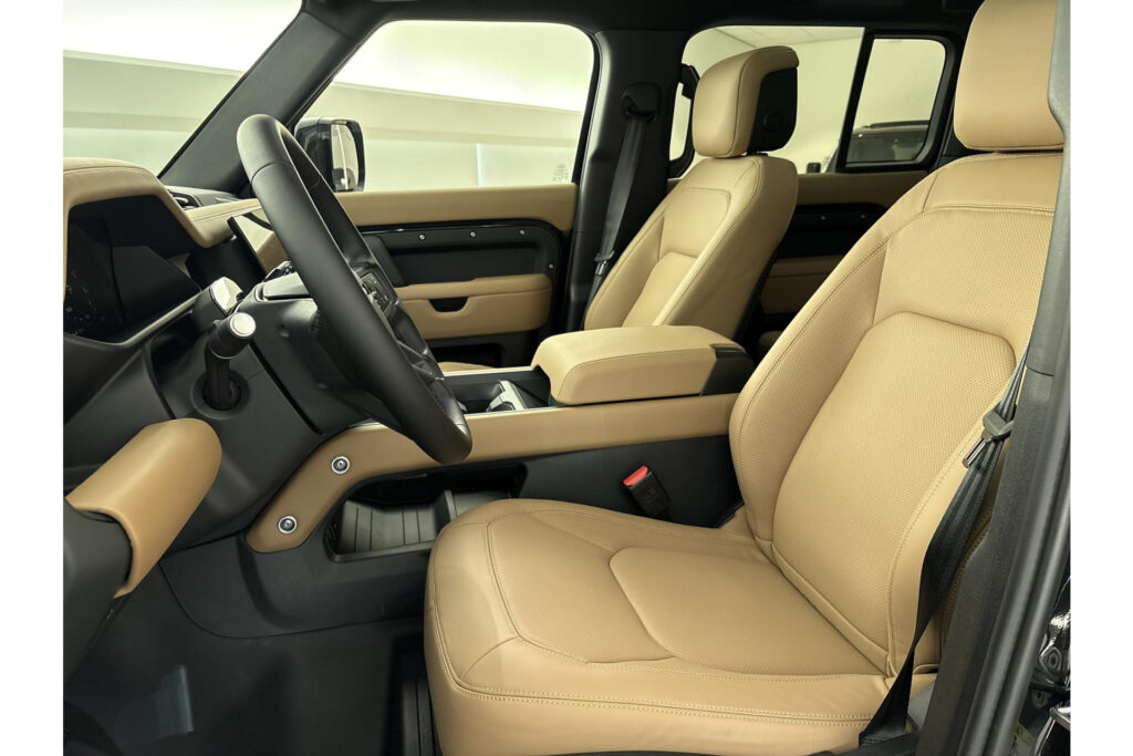 Land Rover Defender 110 P300e HSE Dynamic Edition, foto 28 van 42