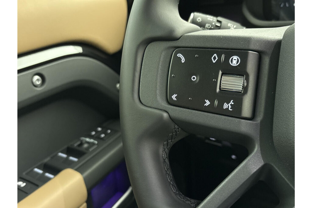 Land Rover Defender 110 P300e HSE Dynamic Edition, foto 35 van 42