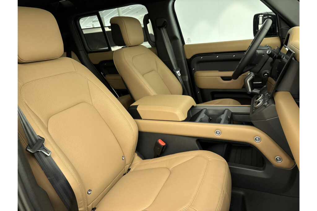 Land Rover Defender 110 P300e HSE Dynamic Edition, foto 9 van 42