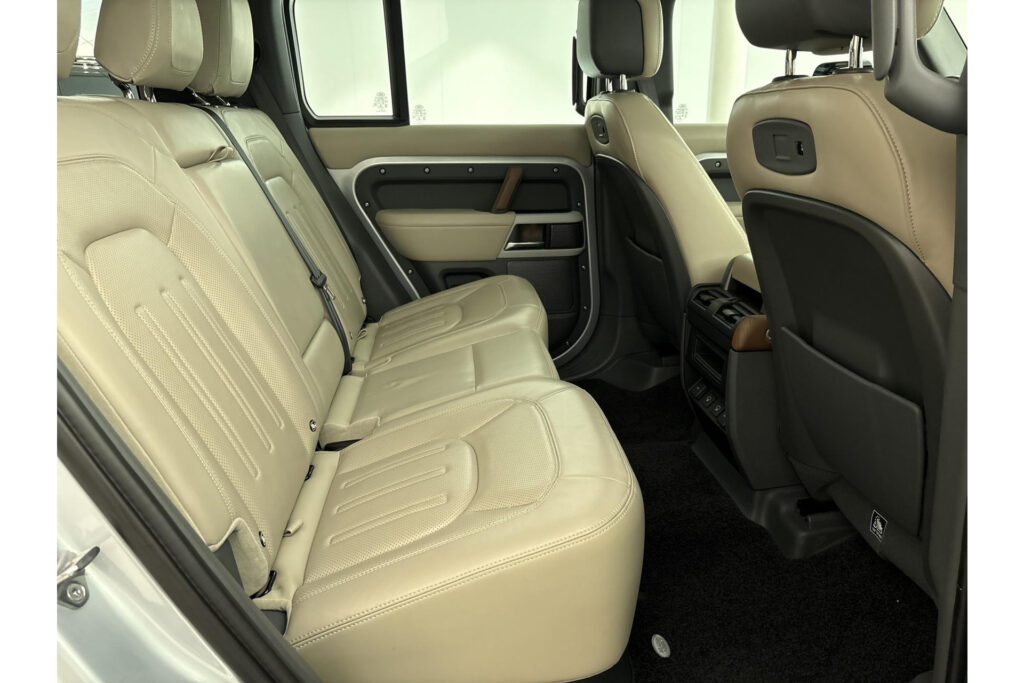 Land Rover Defender 110 P400 6-cil HSE, foto 11 van 38