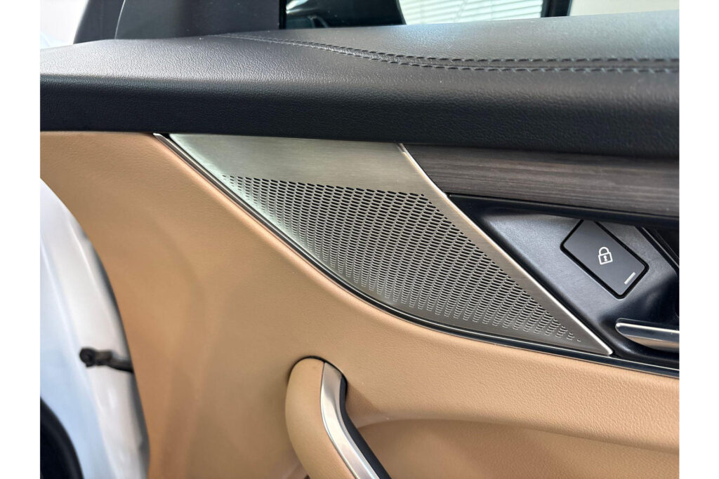 Jaguar F-PACE P400e S, foto 12 van 23