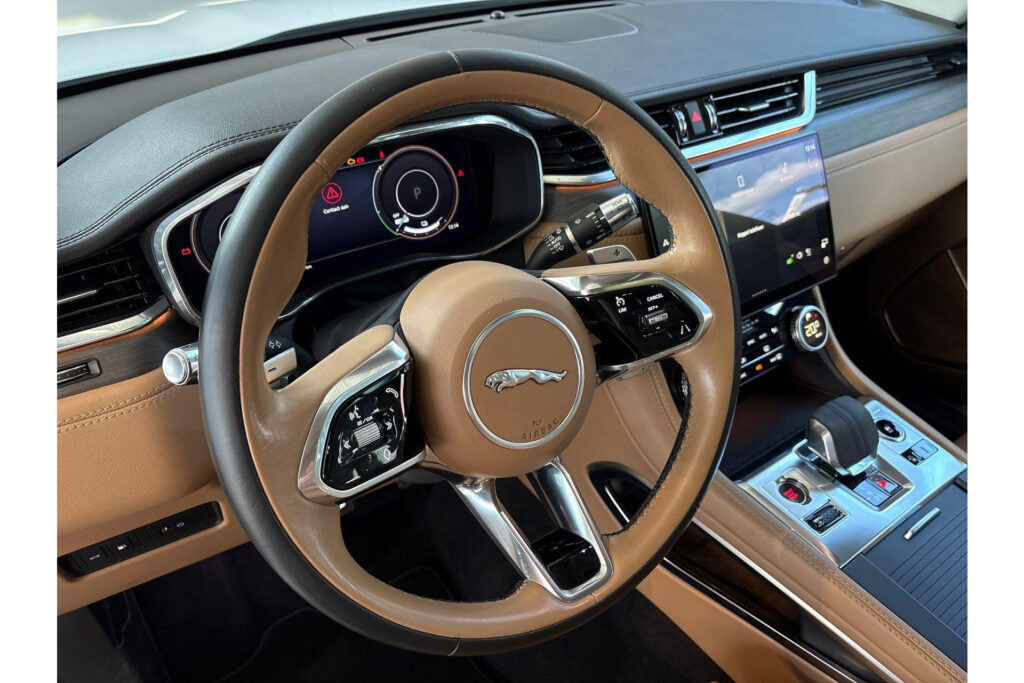 Jaguar F-PACE P400e S, foto 16 van 23