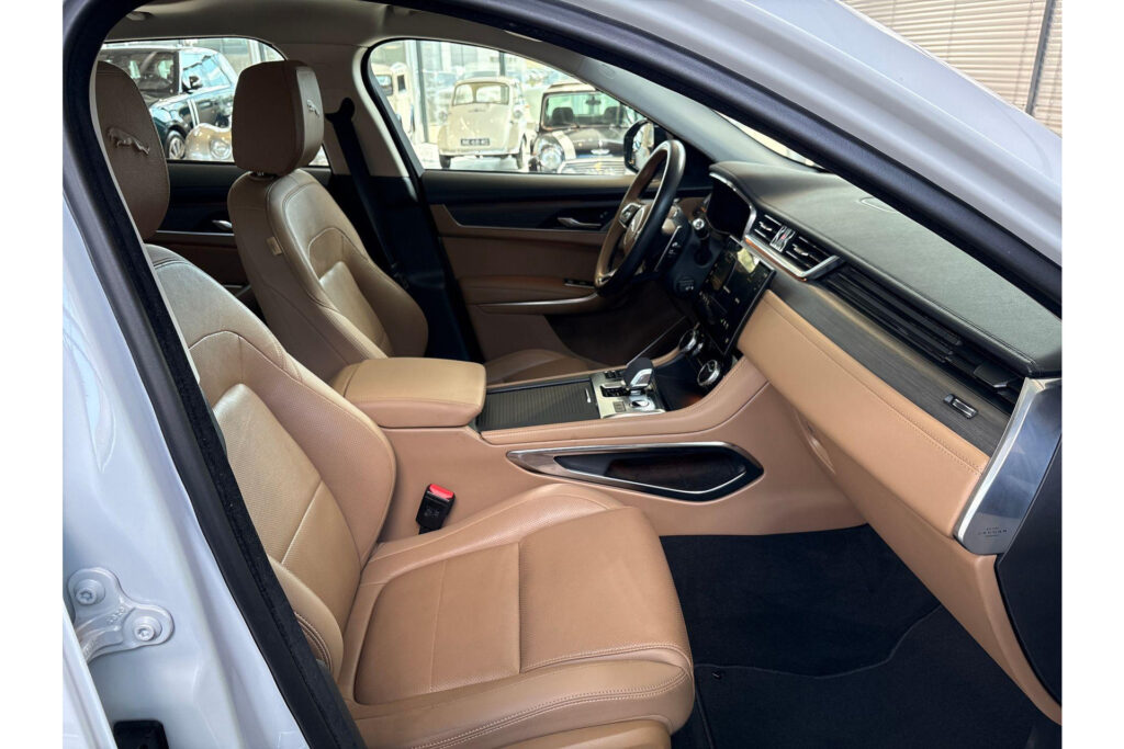 Jaguar F-PACE P400e S, foto 3 van 23