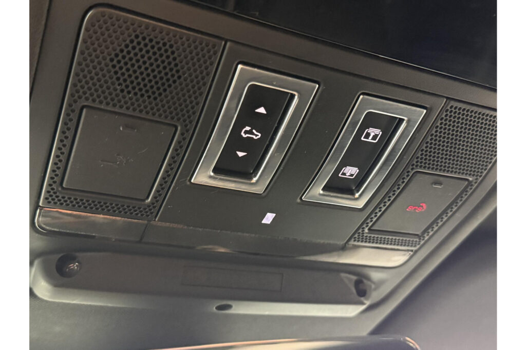 Land Rover Defender 110 P400e X-Dynamic HSE, foto 32 van 33