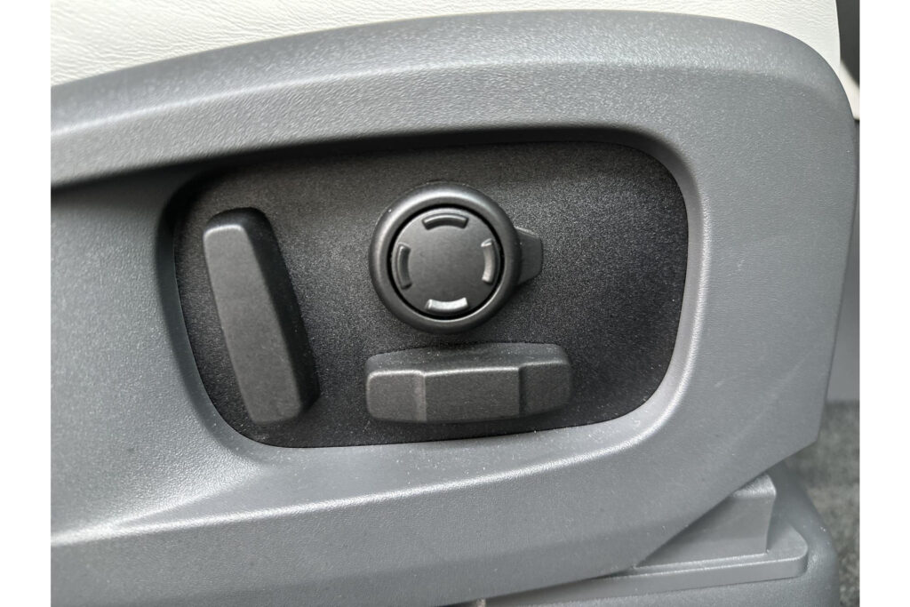 Land Rover Defender 110 P300e X-Dynamic HSE, foto 11 van 26