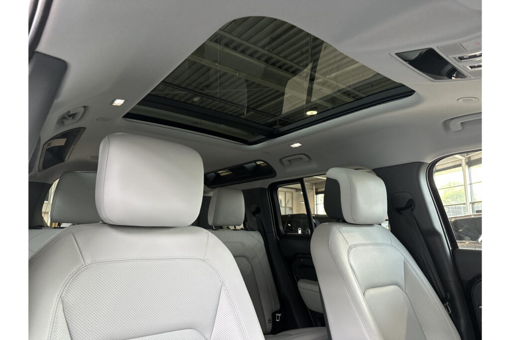 Land Rover Defender 110 P300e X-Dynamic HSE, foto 14 van 26