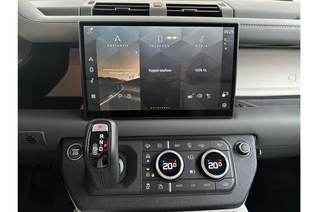 Land Rover Defender 110 P300e X-Dynamic HSE, foto 15 van 26