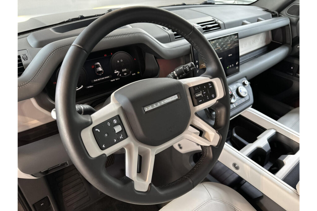 Land Rover Defender 110 P300e X-Dynamic HSE, foto 17 van 26