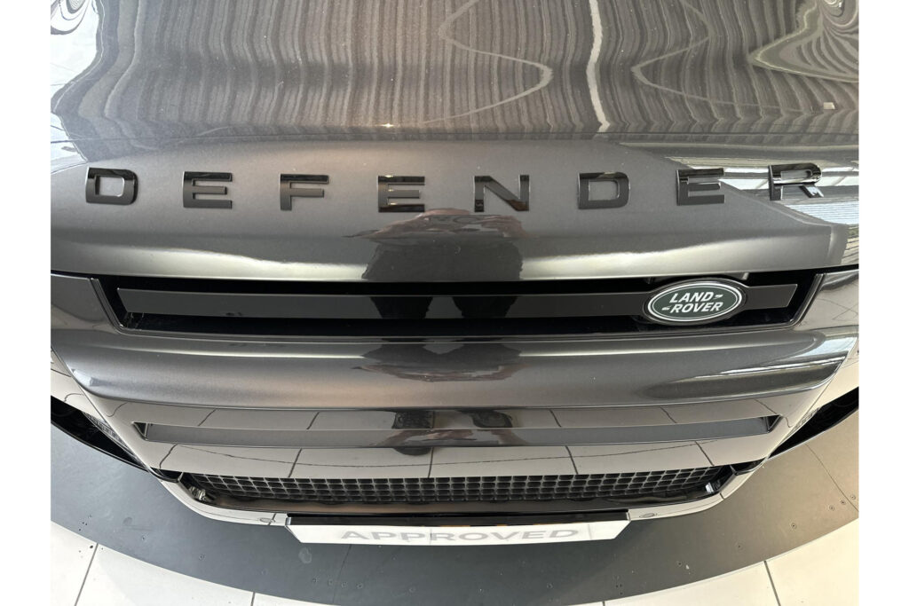 Land Rover Defender 110 P300e X-Dynamic HSE, foto 25 van 26