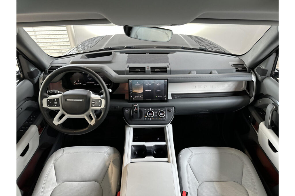 Land Rover Defender 110 P300e X-Dynamic HSE, foto 4 van 26