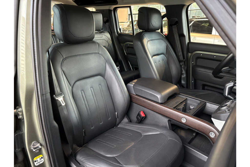 Land Rover Defender 110 7 Seater P400 3.0 HSE, foto 10 van 24