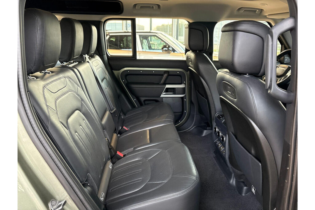 Land Rover Defender 110 7 Seater P400 3.0 HSE, foto 5 van 24