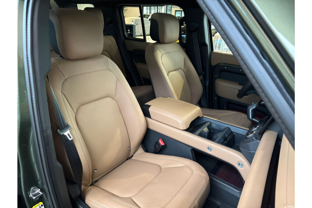 Land Rover Defender 110 P300e 110 X-Dynamic HSE, foto 10 van 26