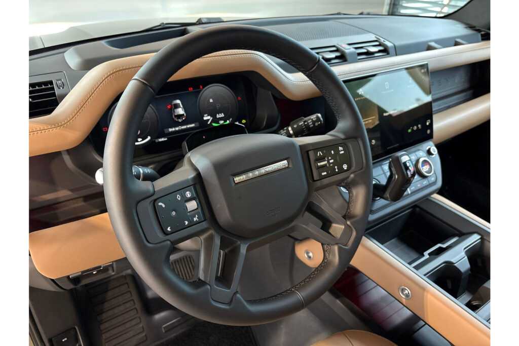 Land Rover Defender 110 P300e 110 X-Dynamic HSE, foto 17 van 26